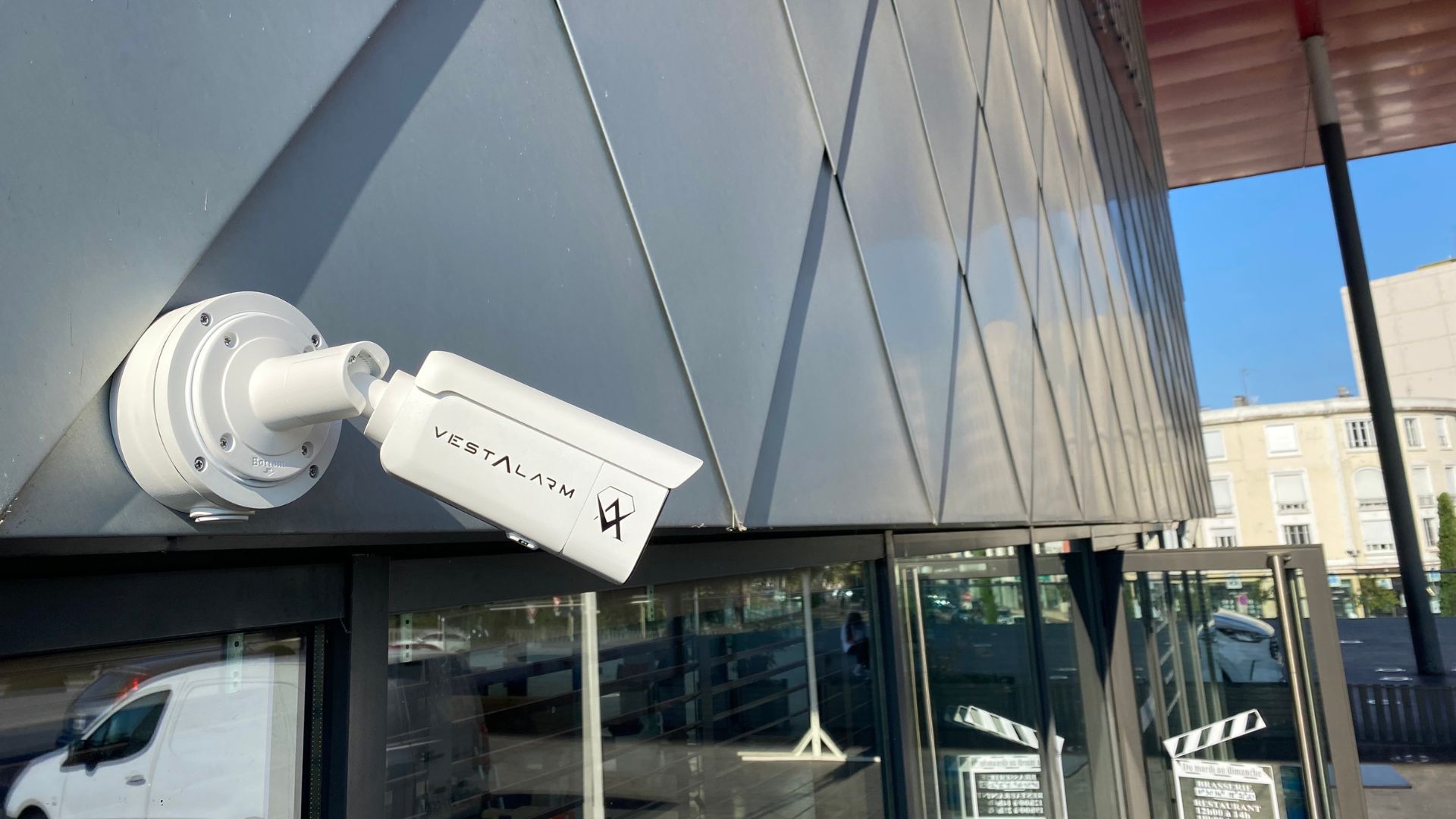 Image de l'article Pourquoi équiper votre entreprise d’un système de télésurveillance ?